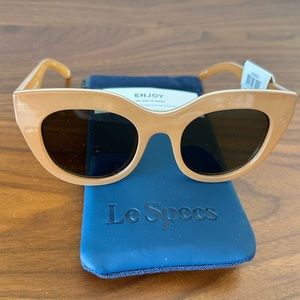 Le Specs Air Heart Caramel - NWT